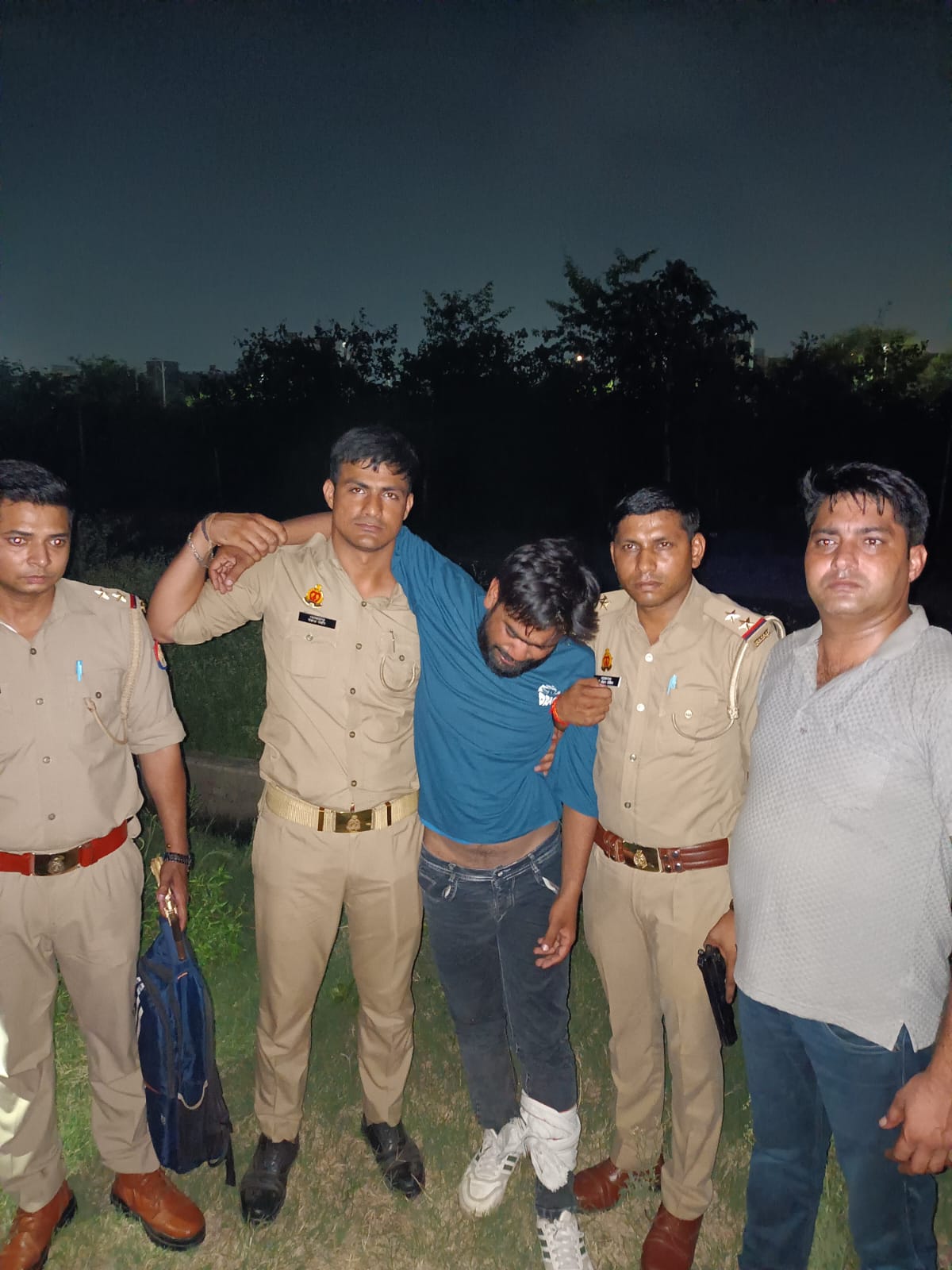 नोएडा: पुलिस और बदमाश के बीच मुठभेड़, शातिर अपराधी फराज गिरफ्तार