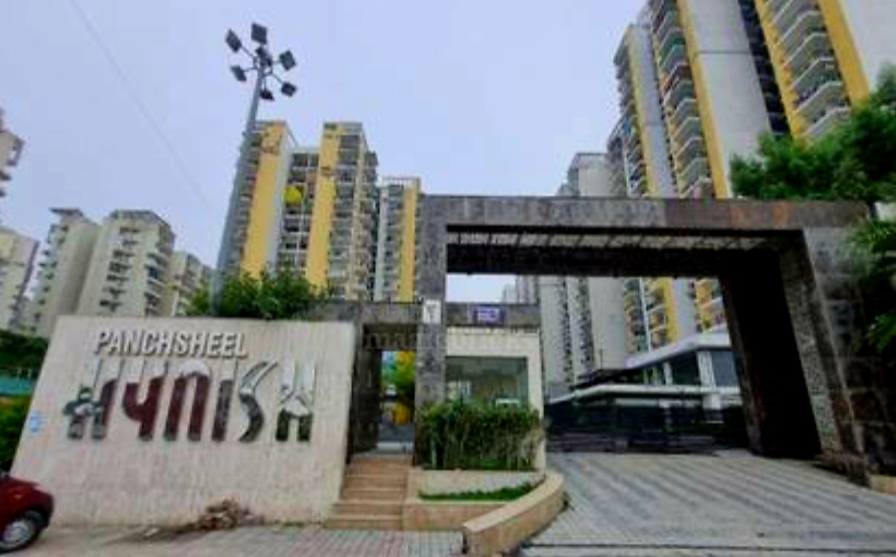 सोसाइटी के लोगों का लंबा खिच रहा इंतजार:अव्यवस्थाओं के कारण लोग हो रहे परेशान