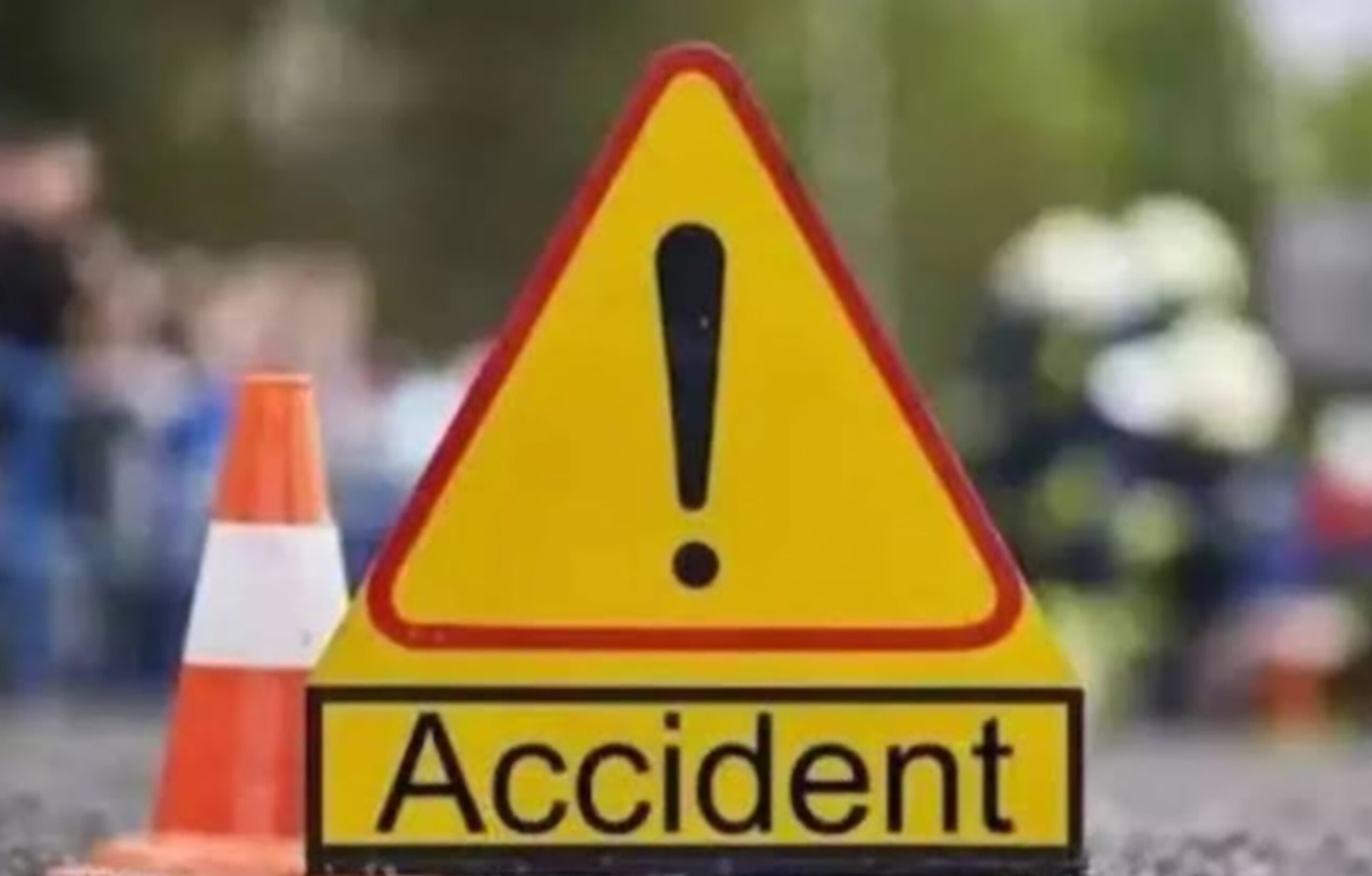 दादरी बाईपास पर ट्रक की टक्कर से युवक की मौत, एक घायल