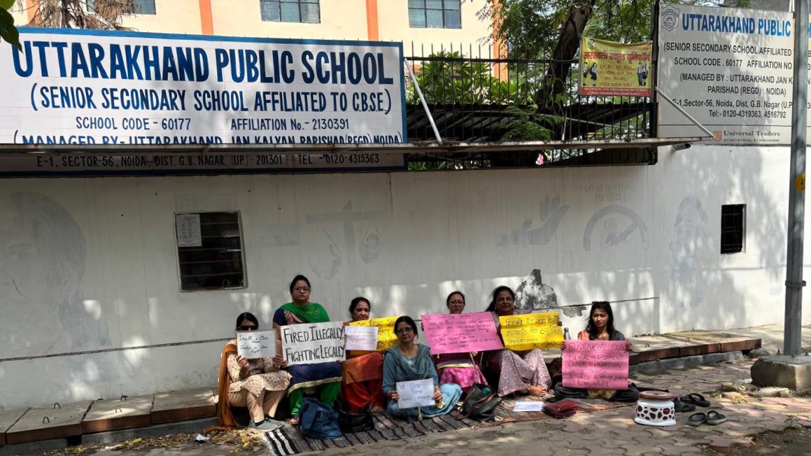 टीचरों से स्‍कूल कर रहा था नकद में पैसों की वसूली: मनमानी से नाराज टीचरों ने स्‍कूल के खिलाफ खोला मोर्चा