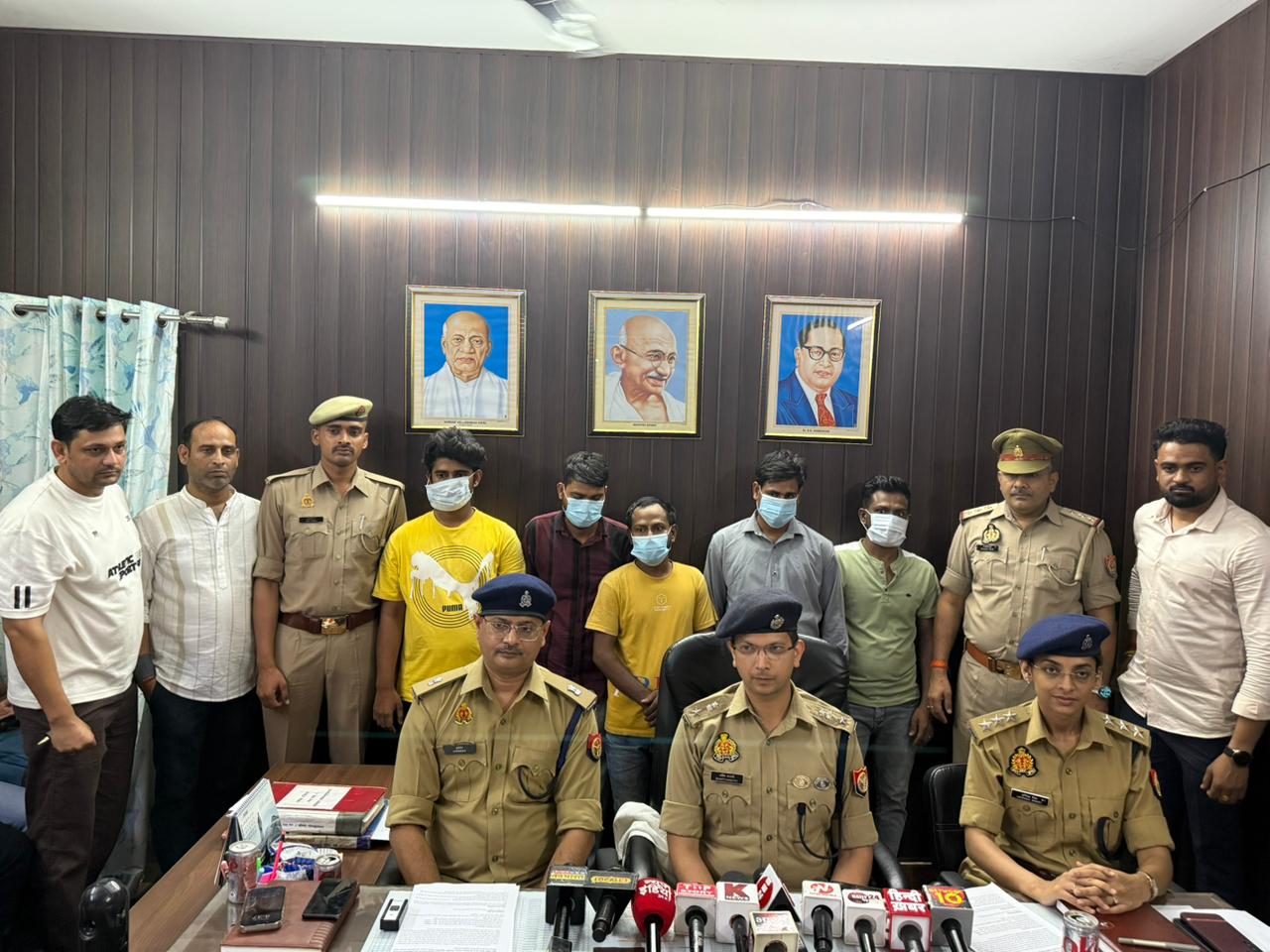 नोएडा में गांजा तस्करी का बड़ा खुलासा, 26.5 किलोग्राम अवैध गांजा सहित पांच तस्कर दबोचे