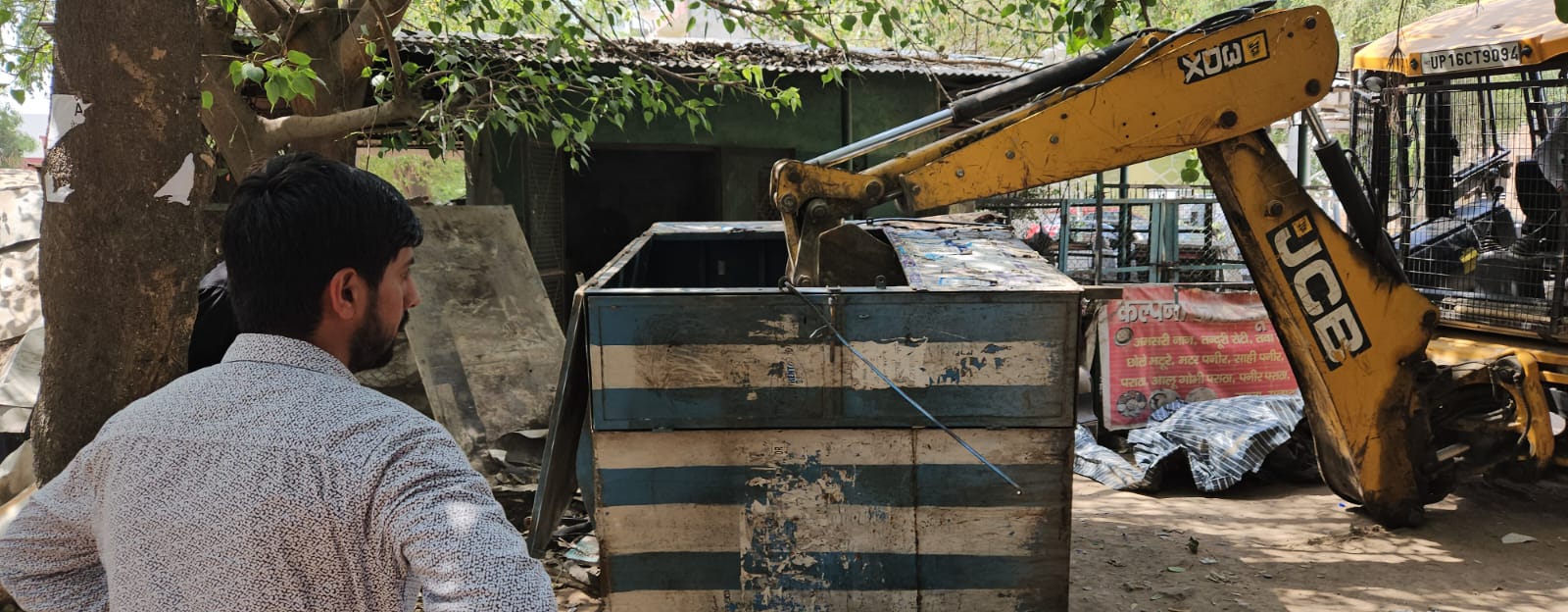 शहर में अवैध अतिक्रमण पर प्राधिकरण हुआ सख्‍त: सेक्‍टर अल्‍फा दो व टेकजोन चार से हटाया अवैध अतिक्रमण