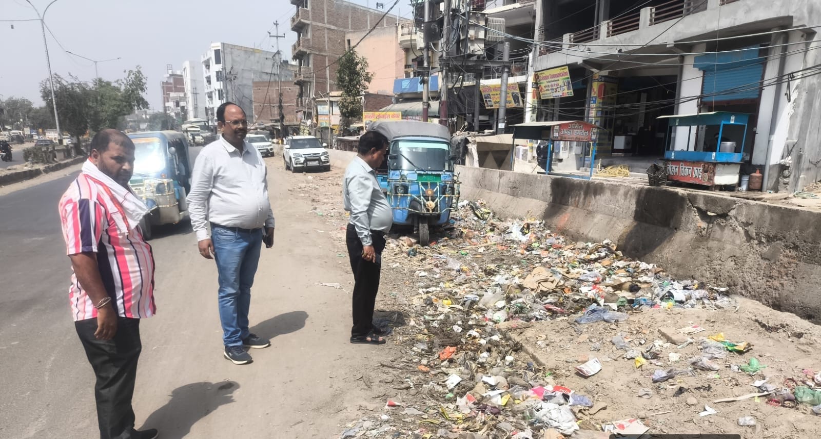 सफाई में लापरवाही पर ग्रेटर नोएडा प्राधिकरण का हंटर: एंटनी वेस्ट हैंडलिंग कंपनी पर लगाया 50 हजार रुपए का जुर्माना