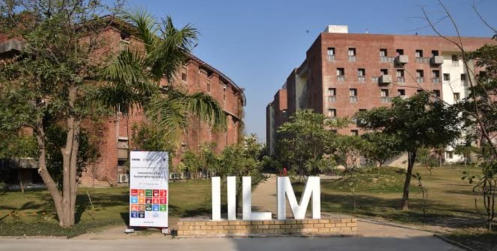 आईआईएलएम यूनिवर्सिटी पर छात्रों ने लगाया फर्जीवाड़ा करने का आरोप: दो साल पढ़ाई करने के बाद यूनिवर्सिटी ने दिखाया बाहर का रास्‍ता