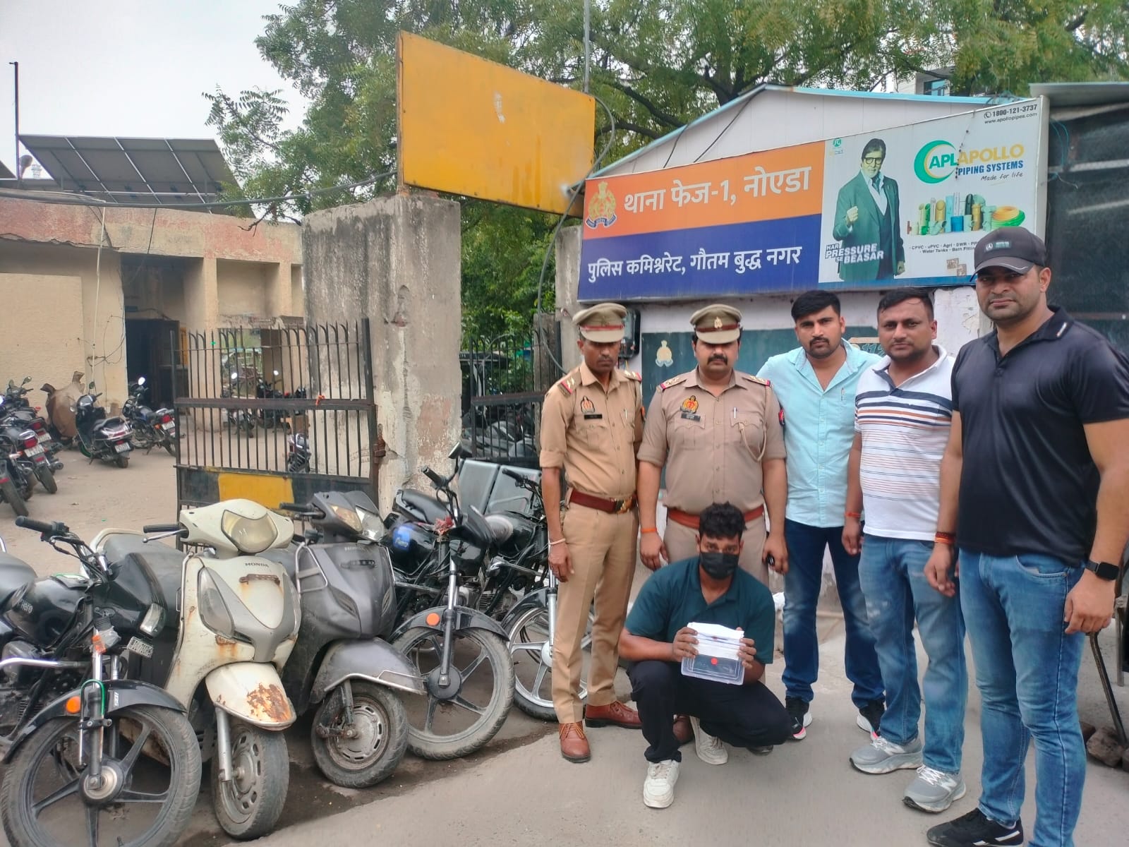 शातिर मोबाइल स्नैचर दबोचा, चोरी की 5 बाइक और 2 मोबाइल बरामद