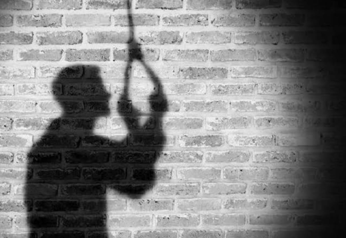 मानसिक तनाव के चलते पंखे से लगाया फंदा, हालत गंभीर