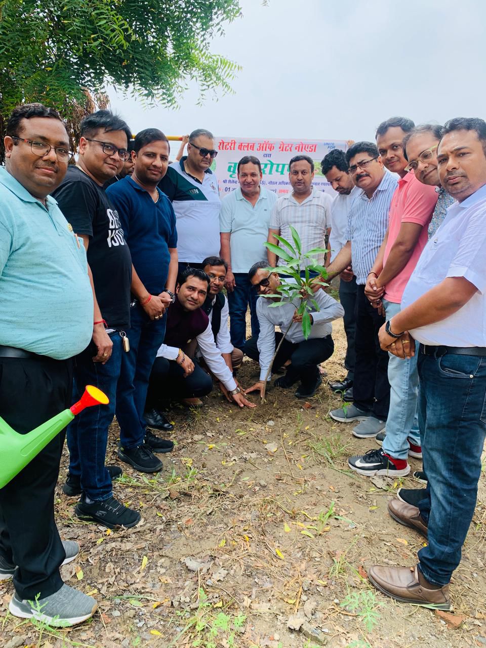 नए कार्यकाल पर रोटरी क्‍लब ने किया पौधा रोपण: सफीपुर मोक्षधाम में सदस्‍यों ने लगाए पौधे