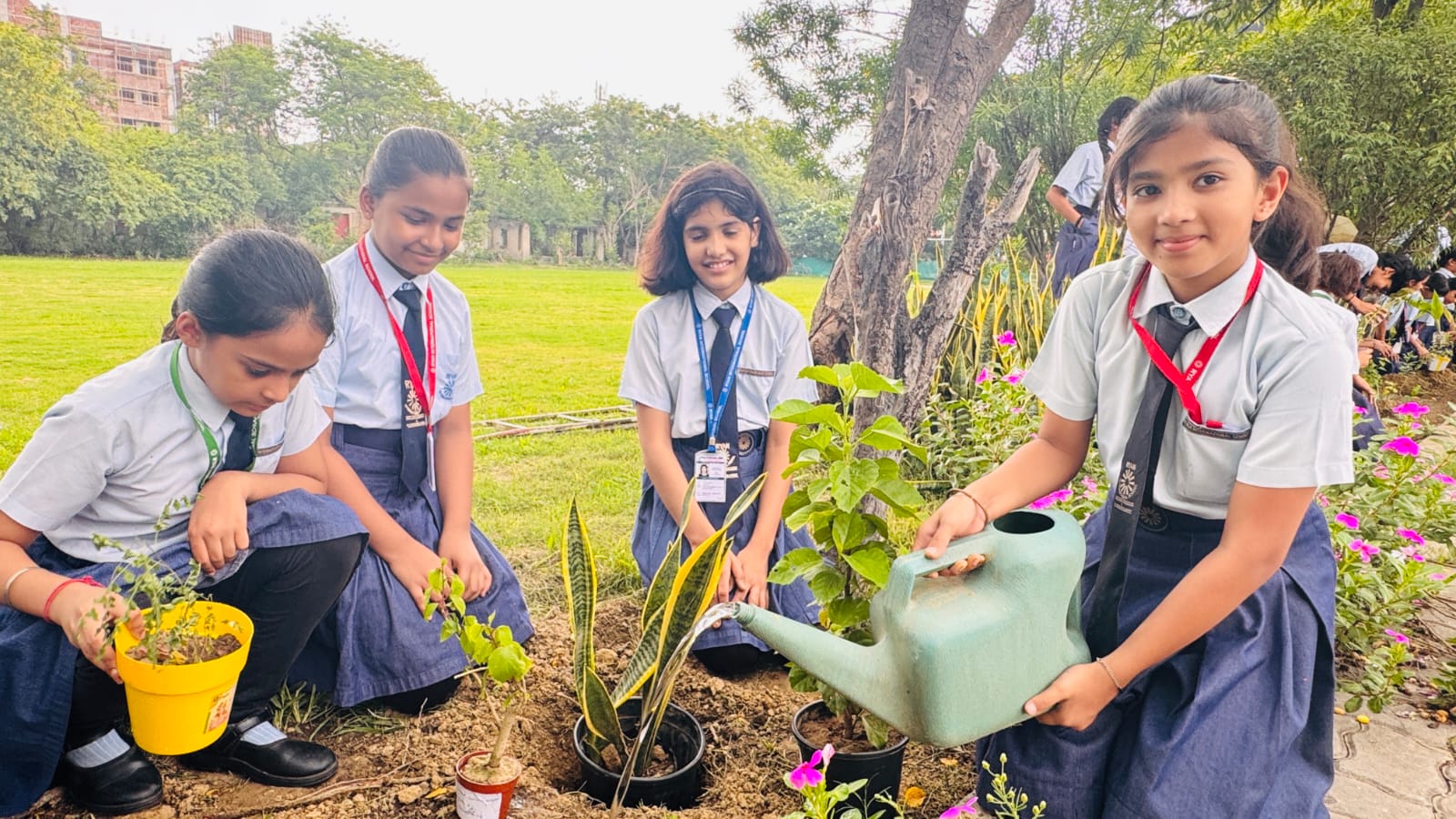 रयान ग्रेटर नोएडा के छात्रों ने किया धरा का श्रृंगार: विभिन्‍न सोसायटी व सेक्‍टर में लगाए 500 से अधिक पौधे