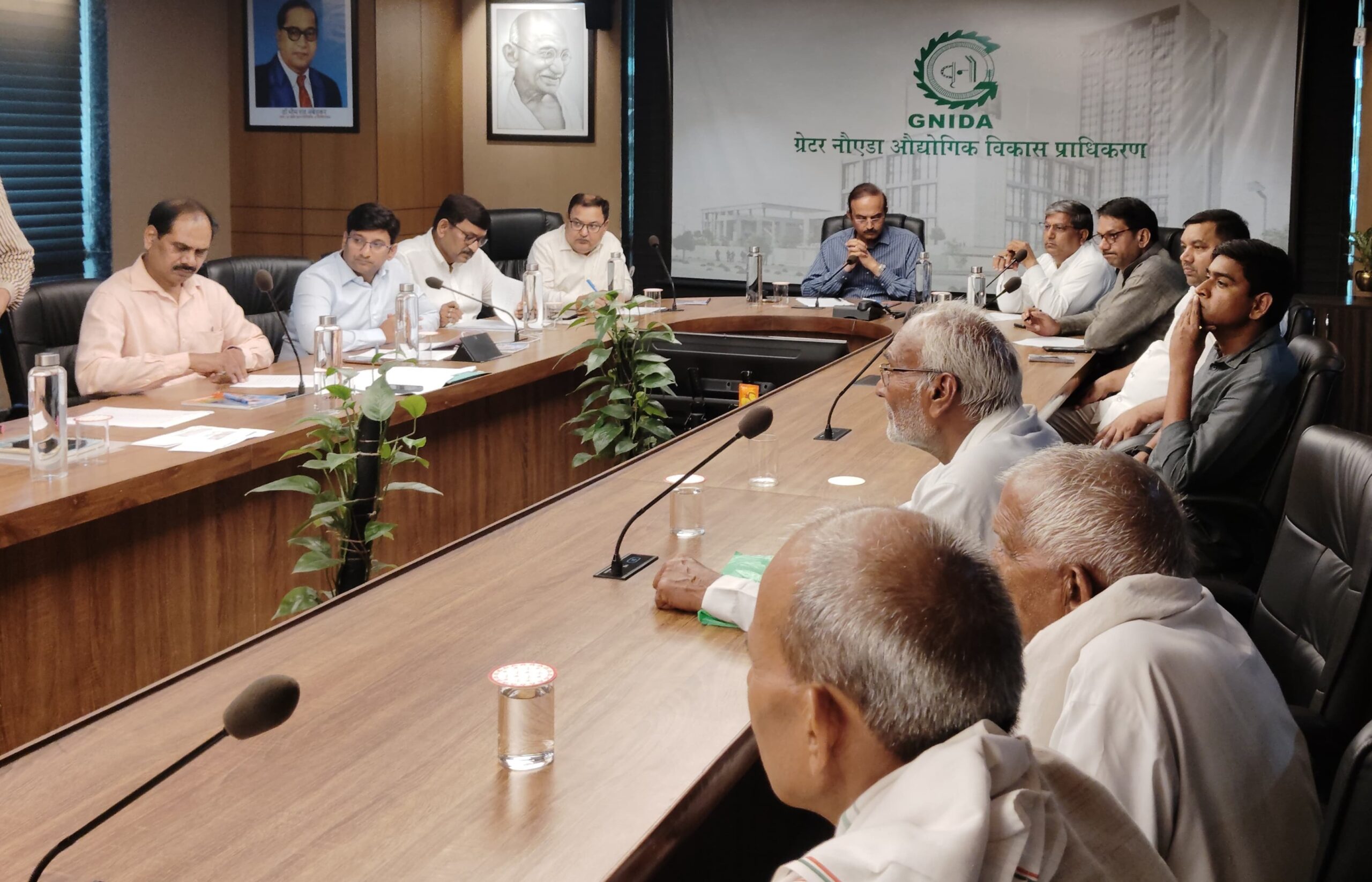 डाढ़ा गांव के किसानों का बीस वर्ष का इंतजार हुआ  पूरा: गांव के 104 किसानों को मिले आबादी के भूखंड