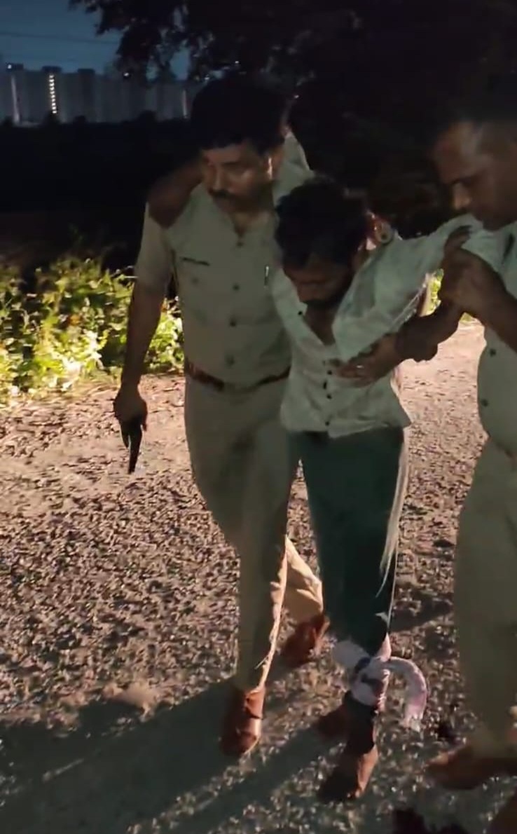 ऑटो में सवार होकर लूट करने वाले बदमाशों से पुलिस की मुठभेड़, दो को लगी गोली