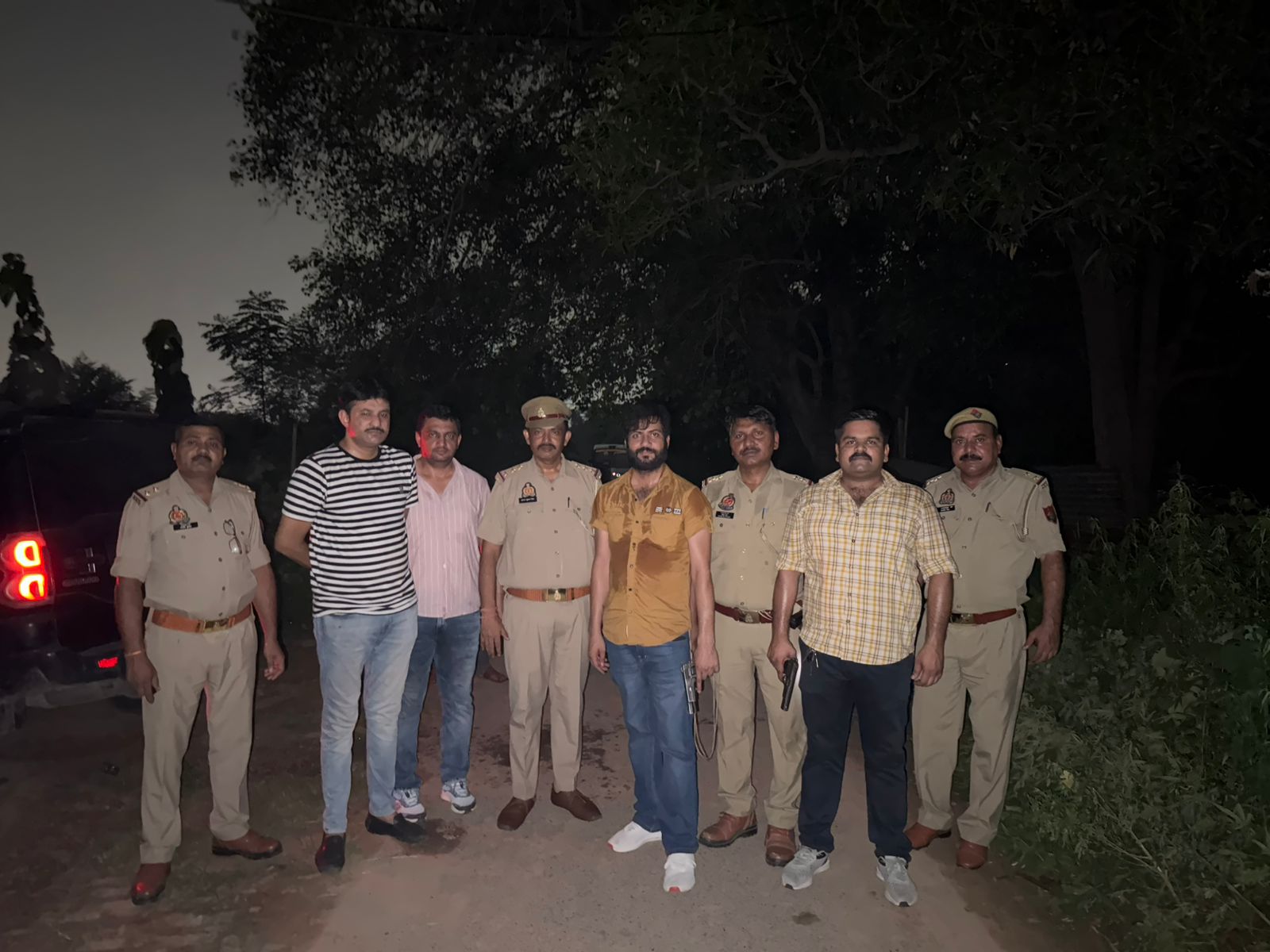 पुलिस और बदमाशों के बीच मुठभेड़, दो शातिर बदमाश घायल