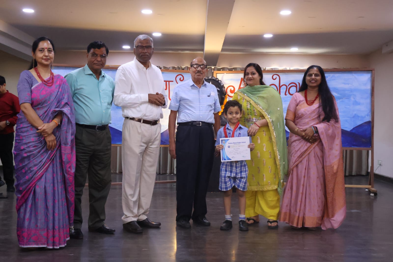 विश्व भारती पब्लिक स्‍कूल में प्रतिभा सम्मान समारोह: विभिन्‍न क्षेत्र में अच्‍छा प्रदर्शन करने वाले छात्र हुए सम्‍मानित