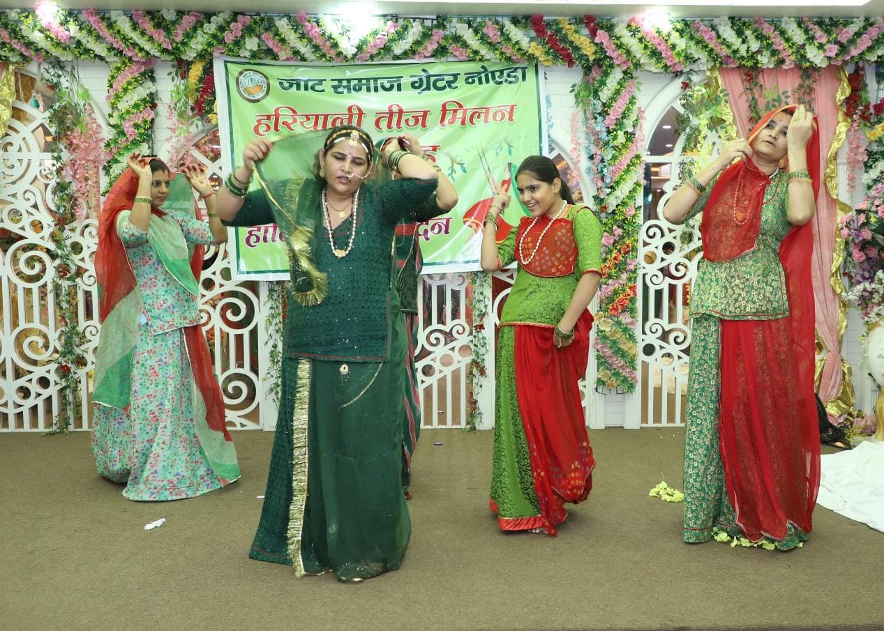 जाट समाज ग्रेटर नोएडा ने उत्‍साह से मनाई हरियाली तीज: लोकगीतों पर सामूहिक नृत्य का हुआ आयोजन