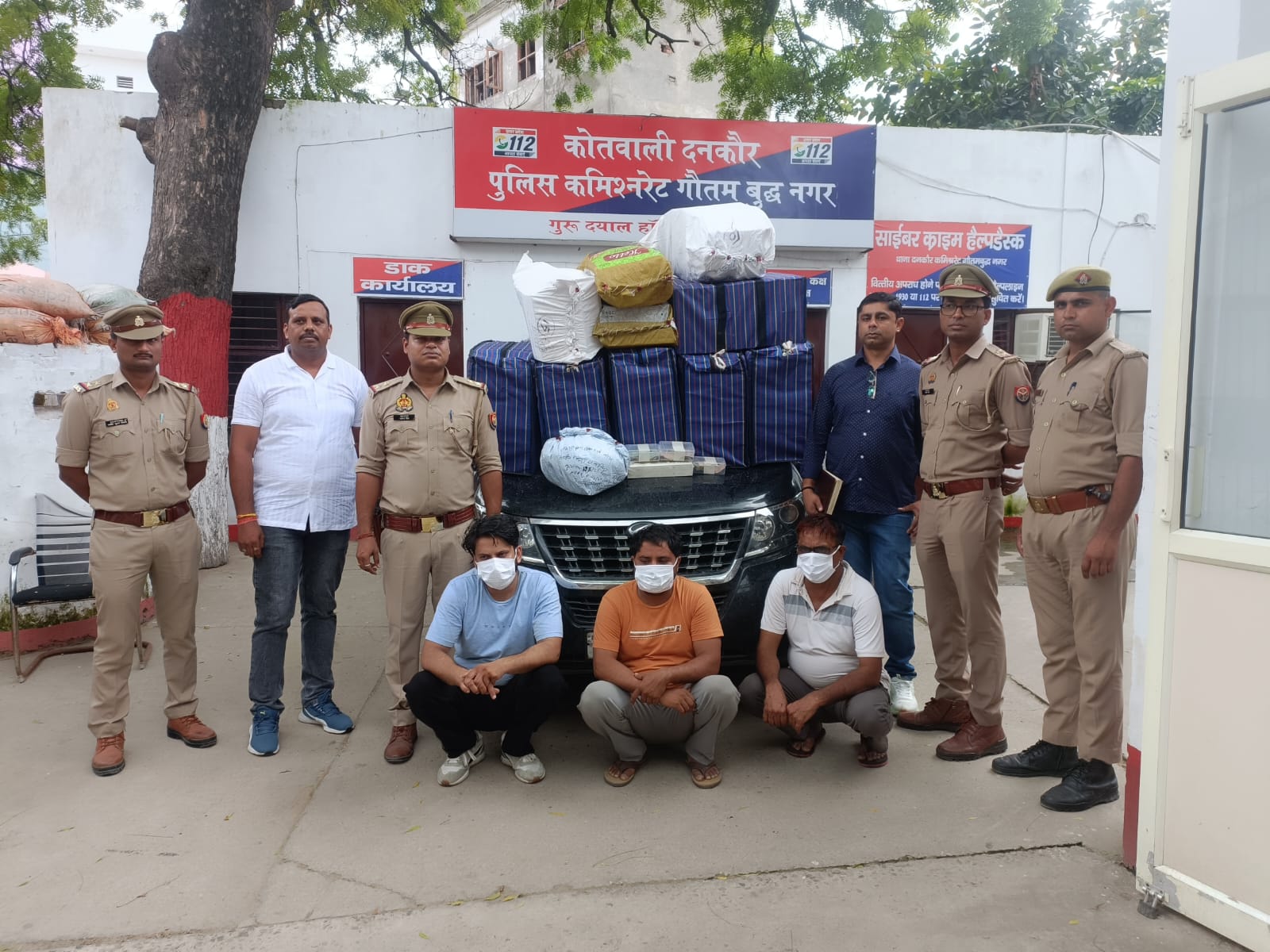 सिगरेट की डिब्बियों में गांजा छिपाकर कर रहे थे तस्करी, तीन तस्कर गिरफ्तार