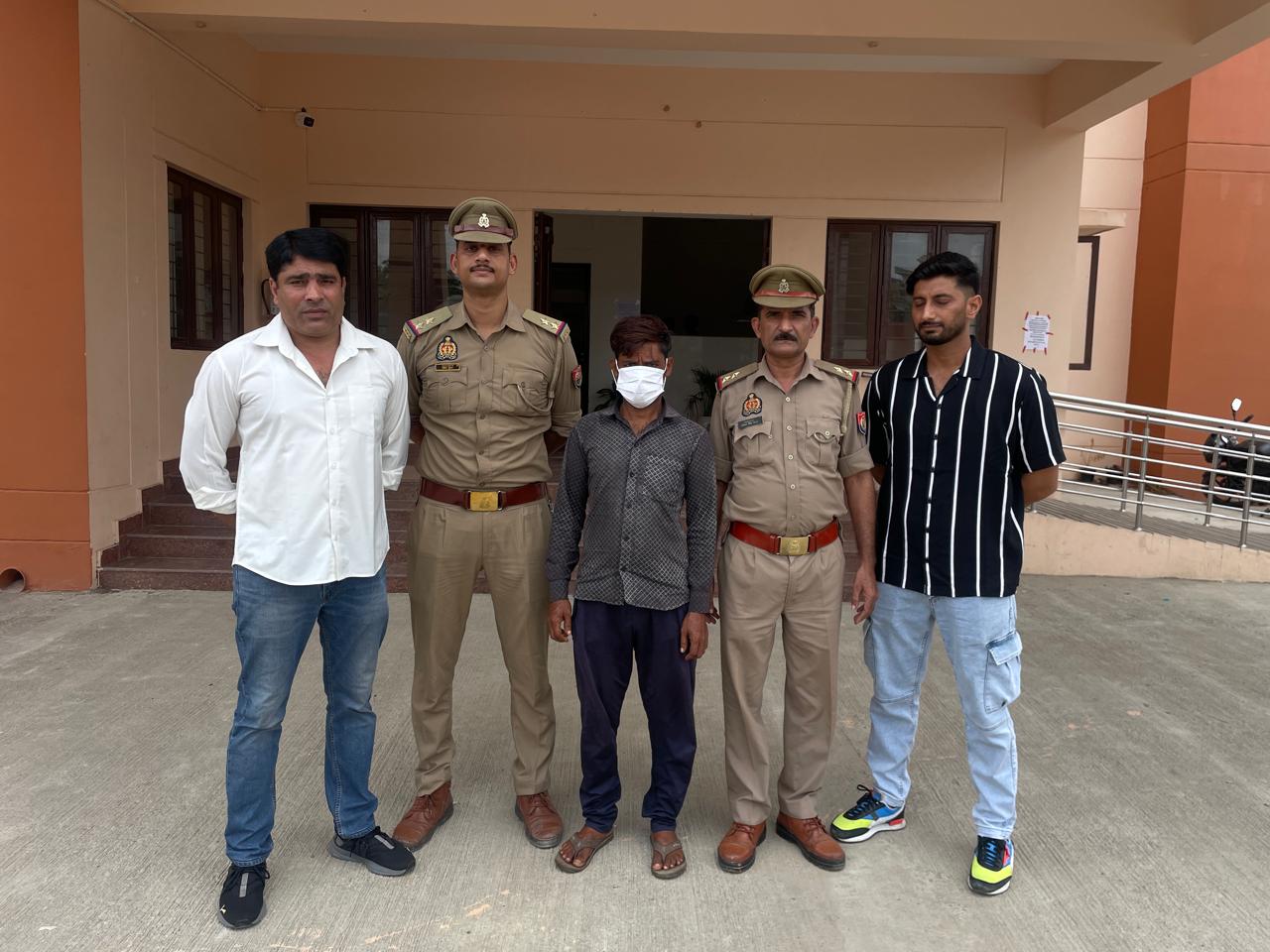 24 करोड़ की धोखाधड़ी,  50 हजार का इनामी अपराधी  गिरफ्तार