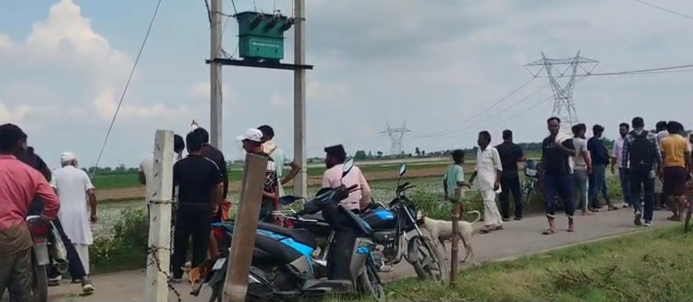 बिजली विभाग के तीन अधिकारियों पर एफआईआर, खेत में करंट लगने से किसान की मौत व दो बच्चों के झुलसने का मामला
