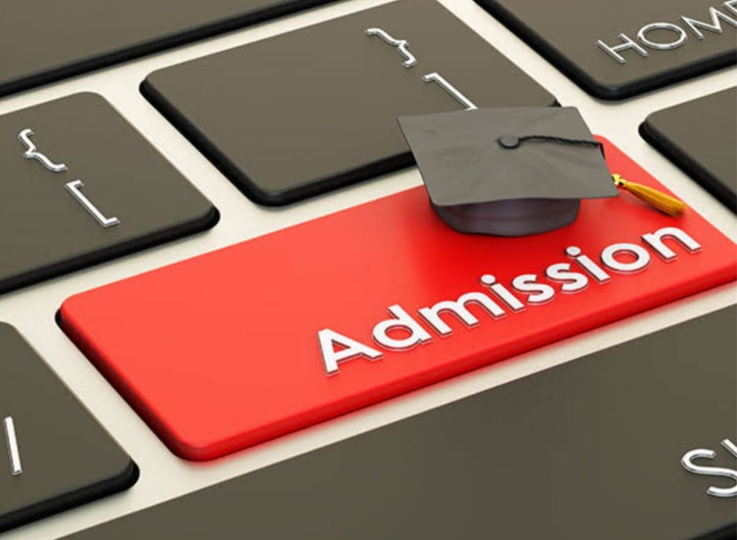 नामी कॉलेजों के गेट पर छोटे कॉलेजों के दलाल हुए सक्रिय: एडमीशन कराने के लिए दिया जा रहा है तमाम प्रलोभन