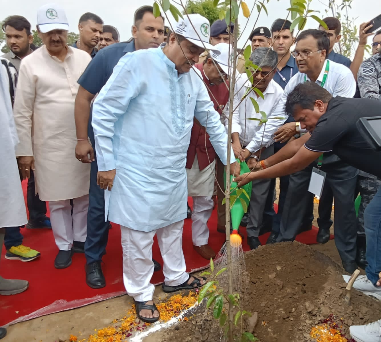 नितिन गडकरी बोले देश में 80 लाख टन कचरे से बनाई सड़क: राष्ट्रीय राजमार्गों के किनारे लगाए गए 5 करोड़ पौधे