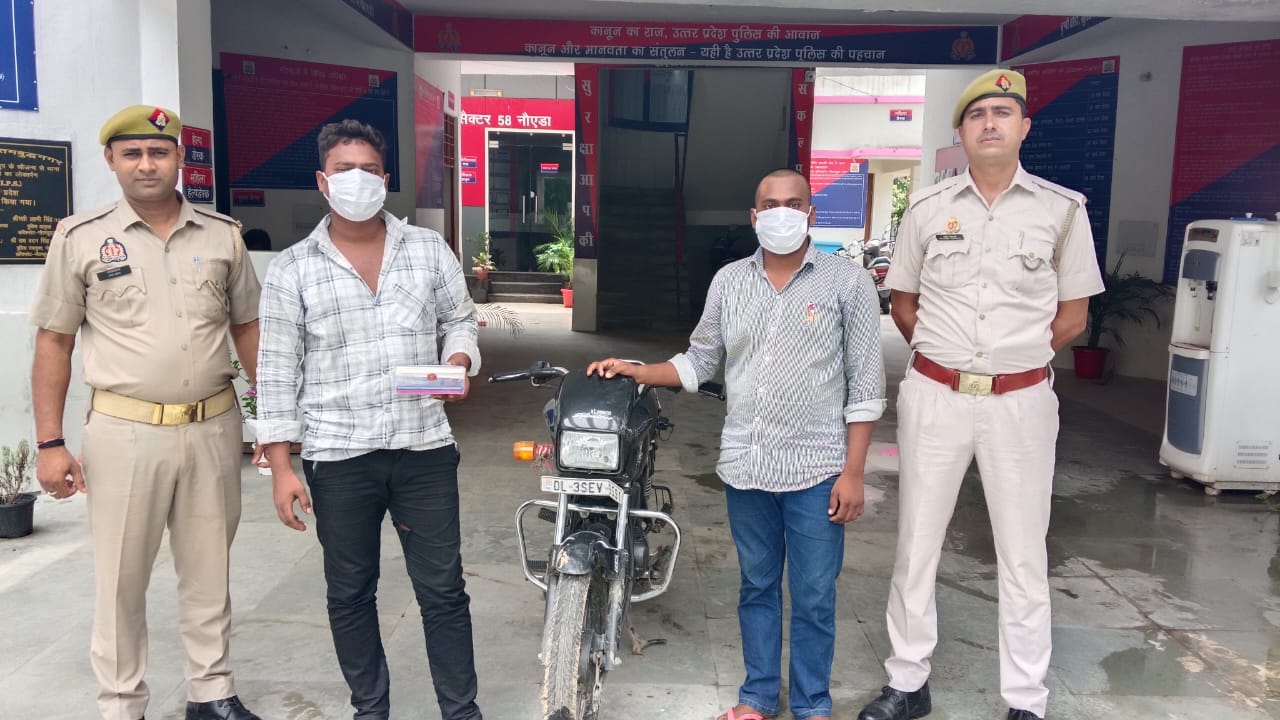 चोरी की बाइक से मोबाइल झपटमारी करने वाले दो शातिर बदमाश गिरफ्तार, पलक झपकते ही हो जाते थे फुर्र