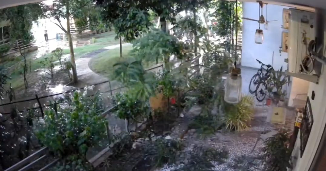 सोसायटी में जोर का धमाका और सहम गए परिवार के सदस्‍य: तीसरी मंजिल से गिरा प्‍लास्‍टर का बड़ा टुकड़ा