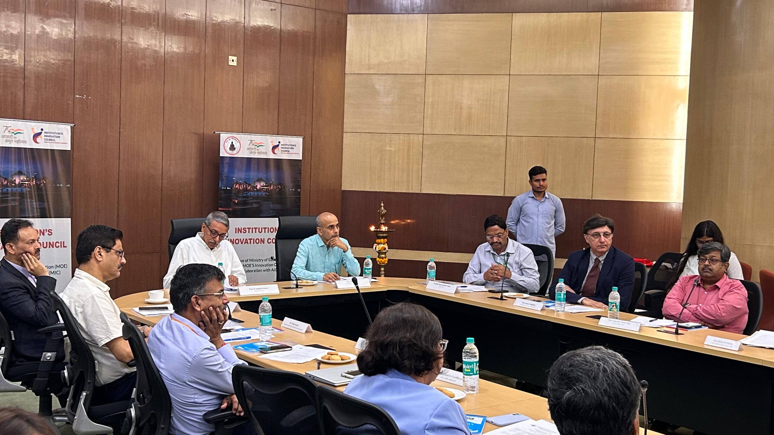 छात्र हितों को देखते हुए गौतमबुद्ध विश्वविद्यालय ने उठाया बड़ा कदम: उद्योगों के अनुरूप डिजाइन किए जाएंगे विभिन्‍न कोर्स