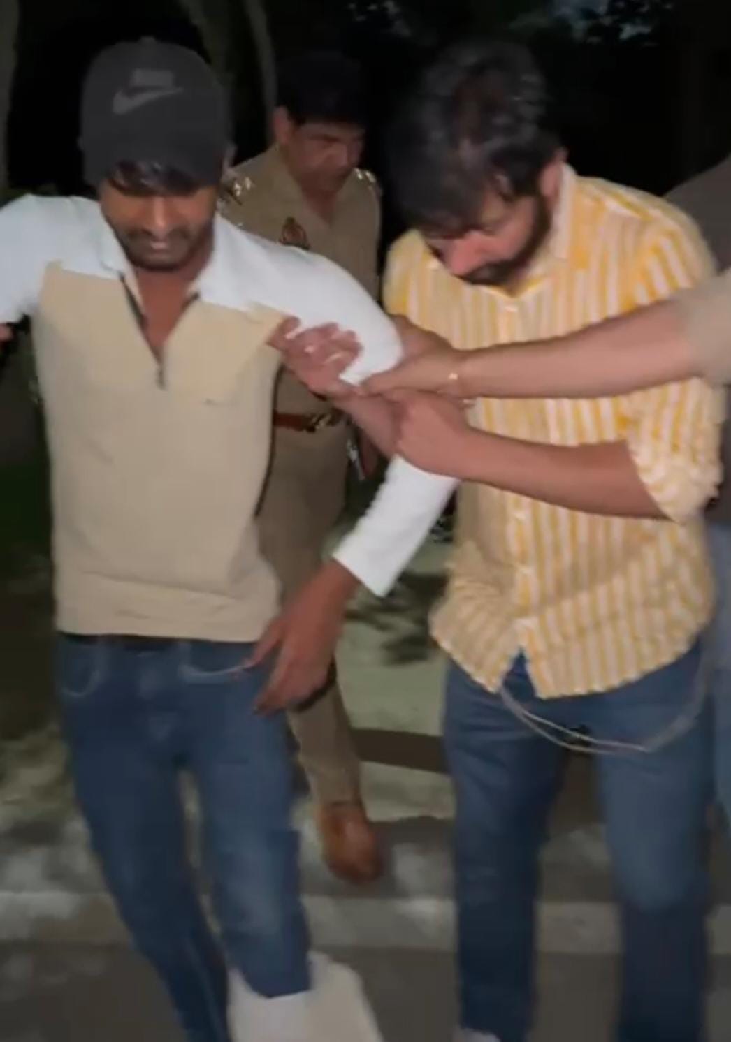 जहांगीराबाद के बदमाश को ग्रेटर नोएडा में लगी गोली, अवैध हथियार और चोरी की बाइक बरामद