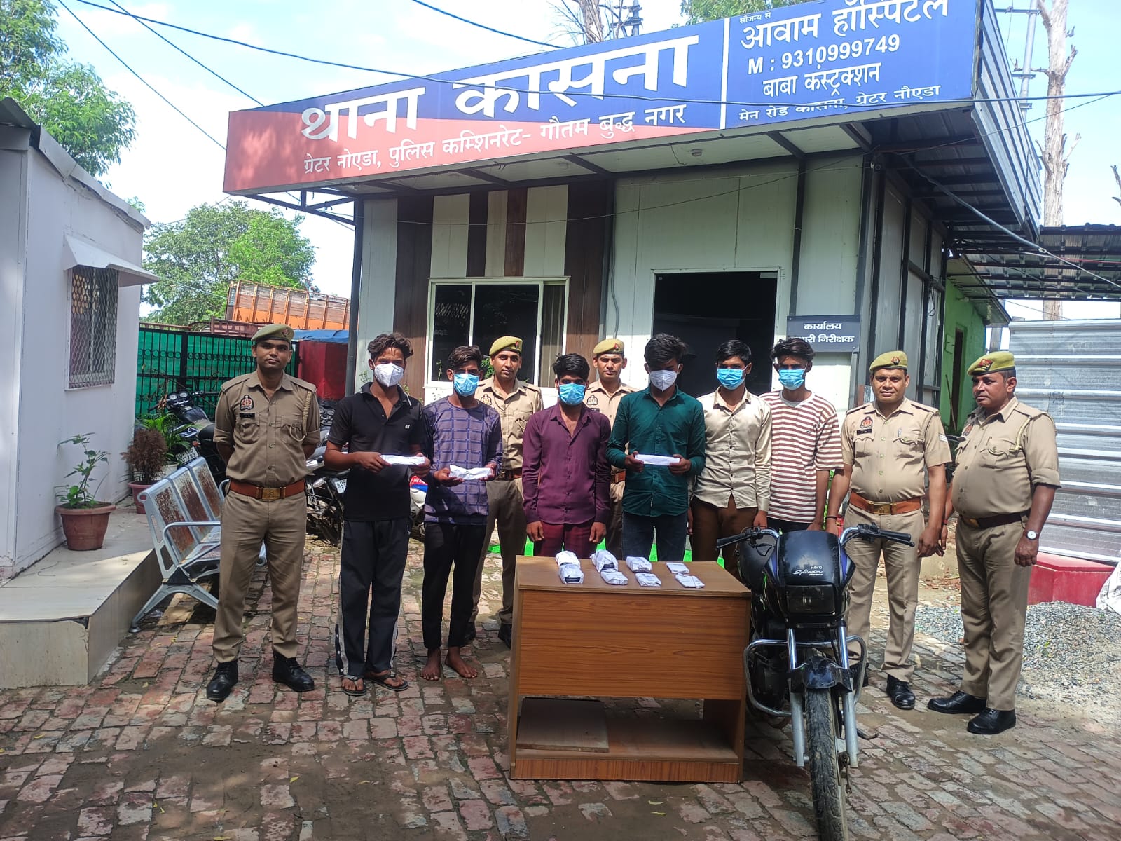 मोबाइल लूट करने वाले गिरोह का पर्दाफाश, 28 मोबाइल के साथ 6 दबोचे