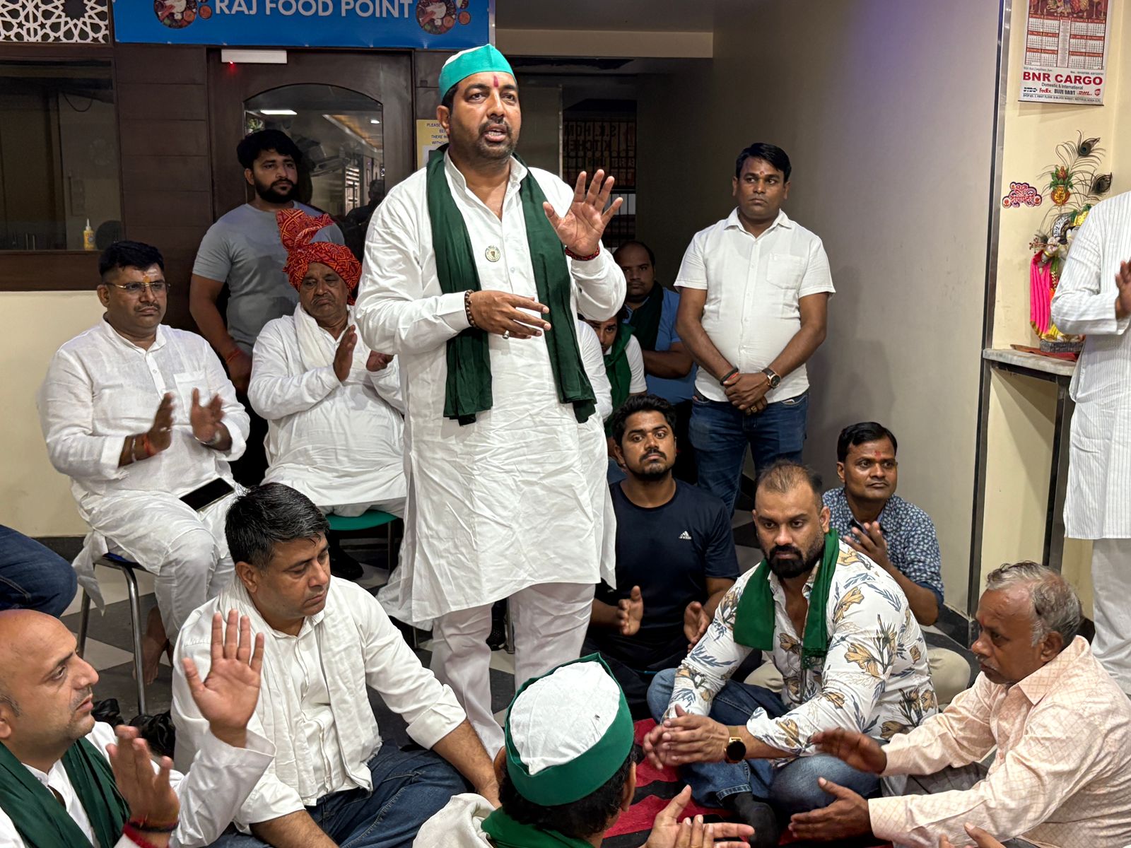 भाकियू की महापंचायत को नोएडा के किसानों का मिला समर्थन: महापंचायत को लेकर गढ़ी चौखंडी गांव में हुई किसान गोष्‍ठी