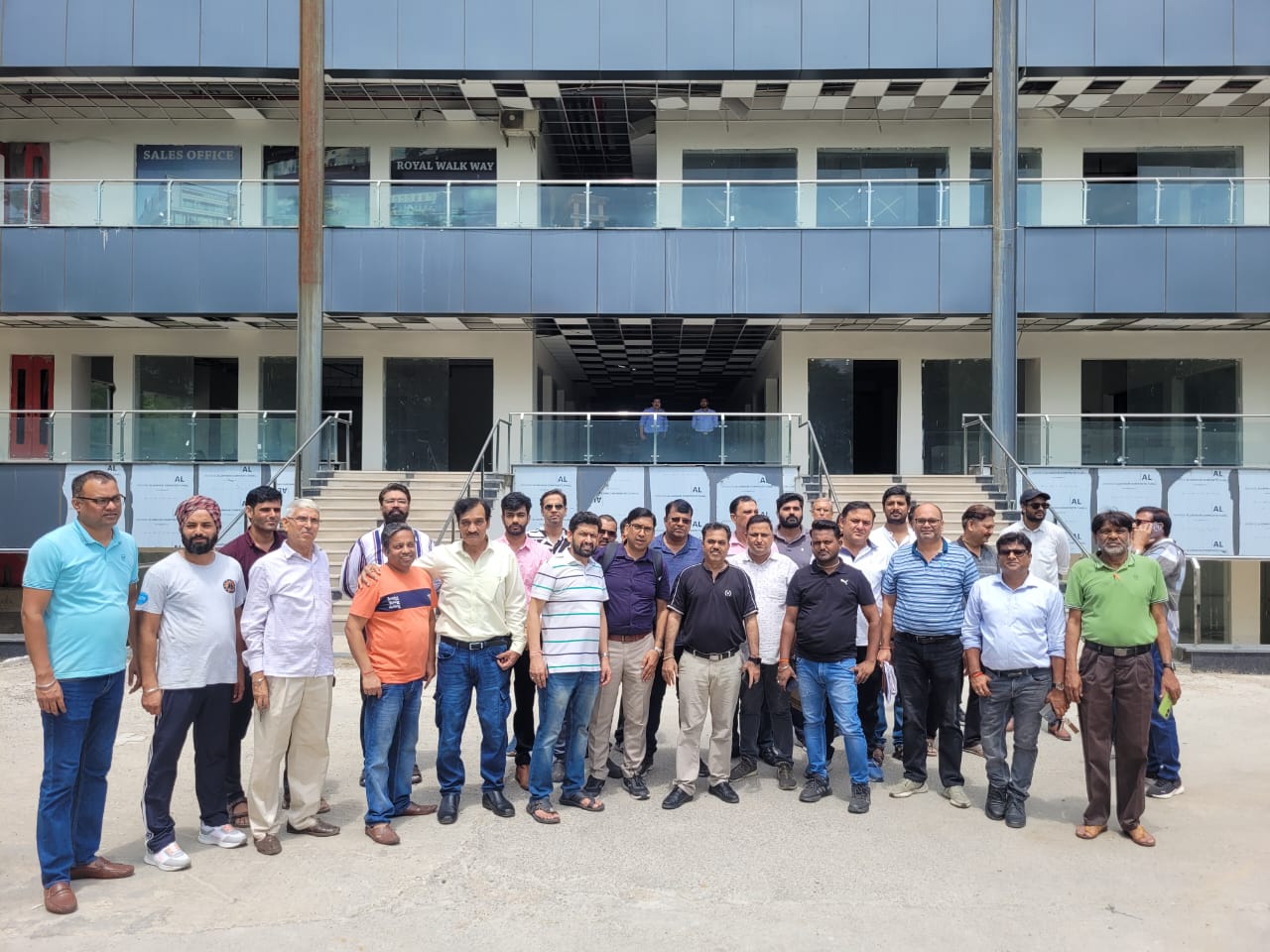 पूरा पैसा देने के बाद भी वर्धमान बिल्डर ने 500 खरीदारों को दिया धोखा: बिल्‍डर के रॉयल वॉकवे प्रोजेक्ट में खरीदारों को नहीं मिल रहा पजेशन