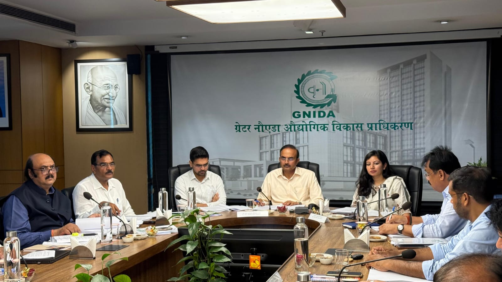 2000 फ्लैट आवंटियों को ग्रेटर नोएडा प्राधिकरण ने दी बड़ी राहत: जनता के लिए प्राधिकरण ने 140वीं बोर्ड बैठक में लिया अहम निर्णय