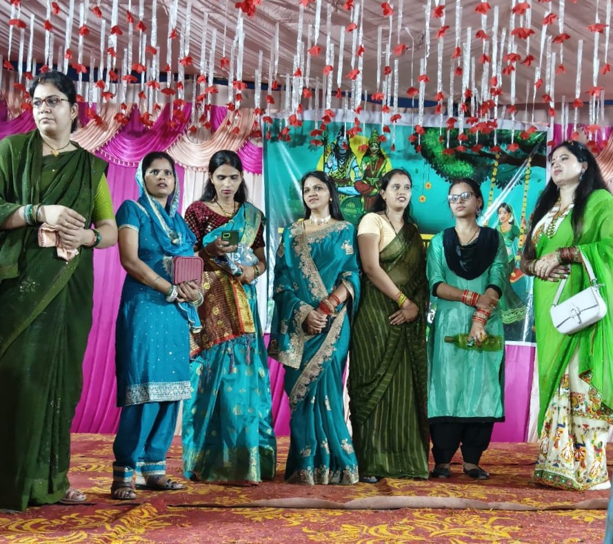 महिलाओं ने मनाई हरियाली तीज, किया पौधा रोपण: डांस के साथ ही विभिन्‍न प्रतियोगिता का हुआ आयोजन