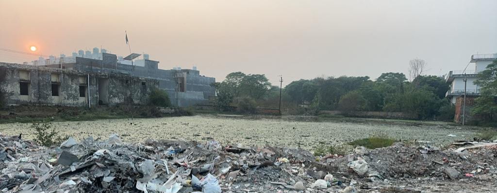 ग्रेटर नोएडा प्राधिकरण के सफाई के दावों को ग्रामीणों ने बताया दिखावा: गांवों में बदबू के साथ ही फैल रहा मच्‍छरों का प्रकोप