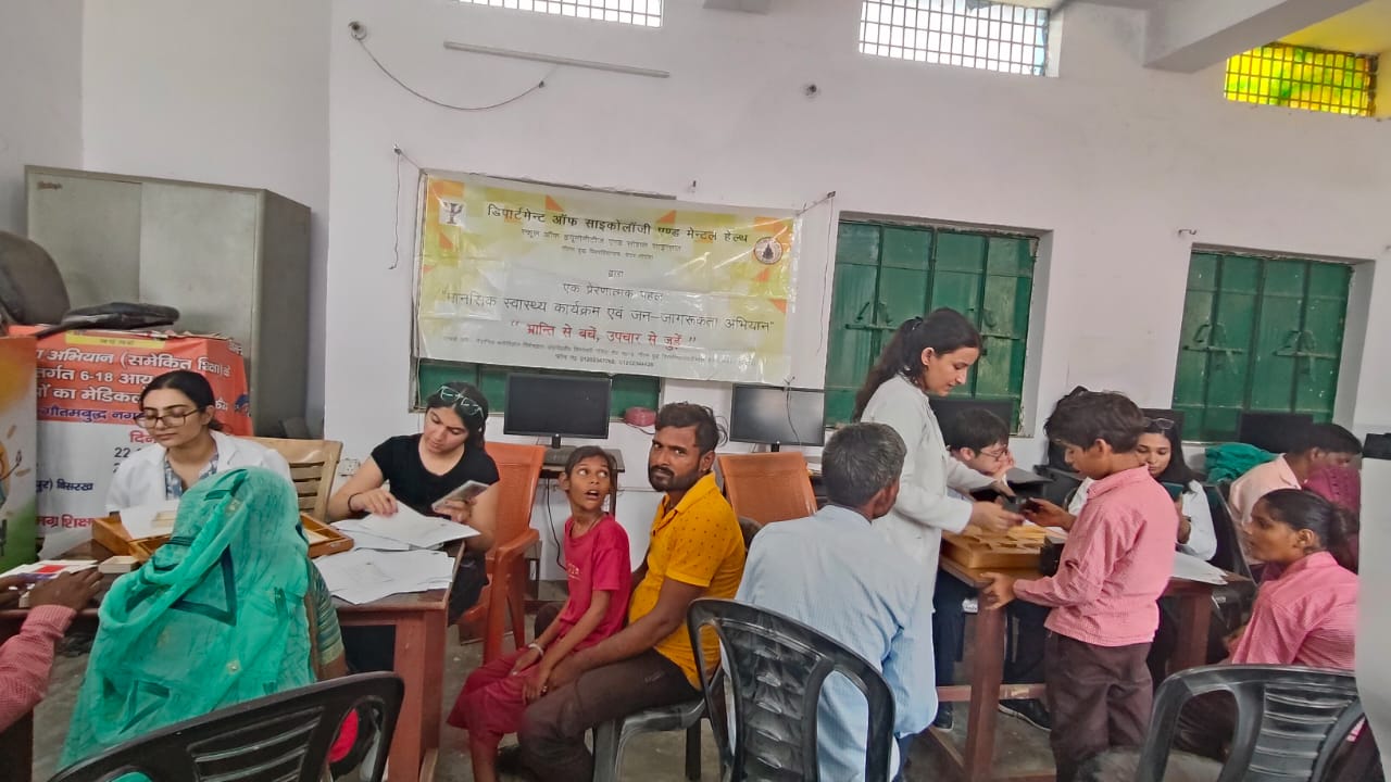 विकलांगता मूल्यांकन एवं मेंटल हेल्थ कैंप का आयोजन: गौतमबुद्ध विश्वविद्यालय ने जेवर के बीआरसी सेंटर पर लगाया शिविर