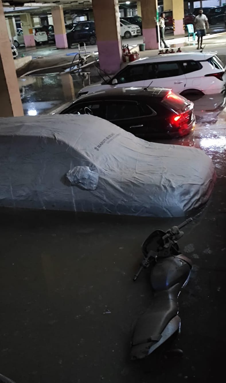 सुबह होते ही हजारों लोगों के सामने खड़ी हो गई परेशानी: ताल तलैया बन गई सोसायटियां और औद्योगिक क्षेत्र