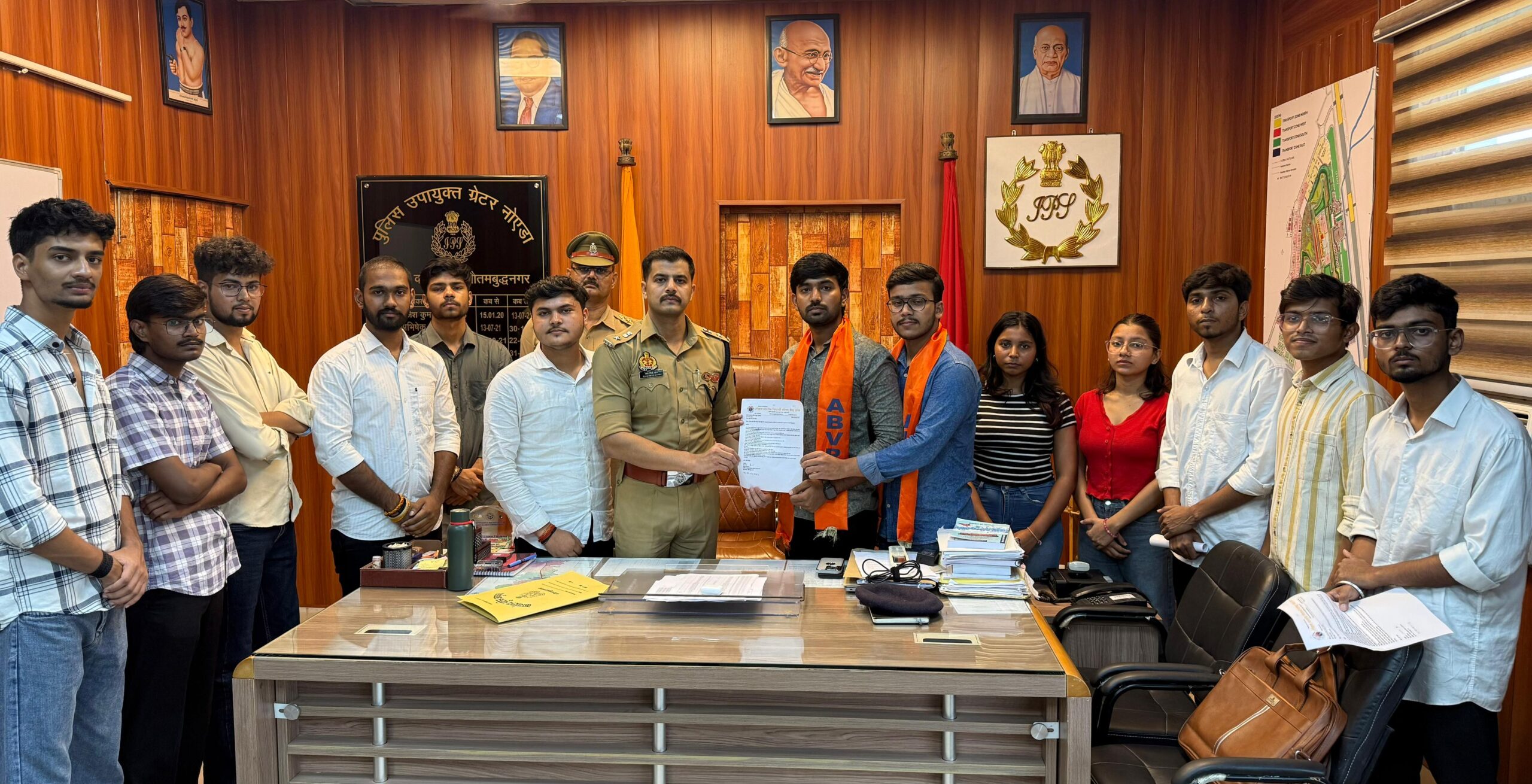 एबीवीपी ने केसीसी कॉलेज को बताया छात्रा की आत्‍महत्‍या का दोषी: मुकदमा दर्ज कराने के लिए डीसीपी को सौंपा ज्ञापन