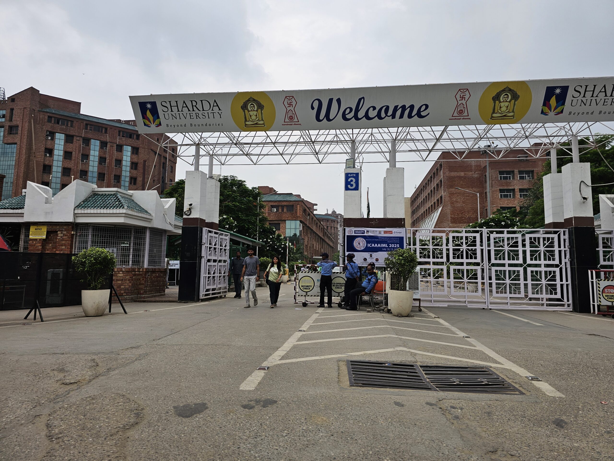 शारदा यूनिवर्सिटी एक बार फ‍िर आई चर्चा में : यूनिवर्सिटी में पढ़ने वाले छात्र ने की आत्‍महत्‍या