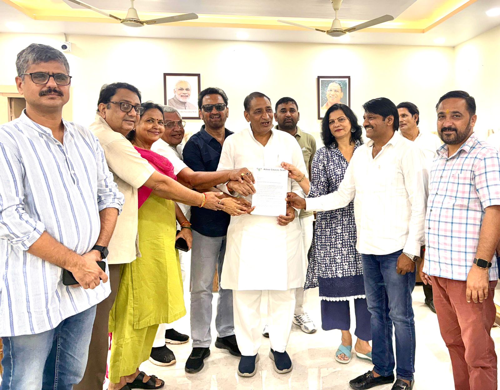 एक्टिव सिटीजन टीम को मिला विधायक तेजपाल का समर्थन: विधायक ने कहा लखनऊ तक उठाया जाएगा मामला