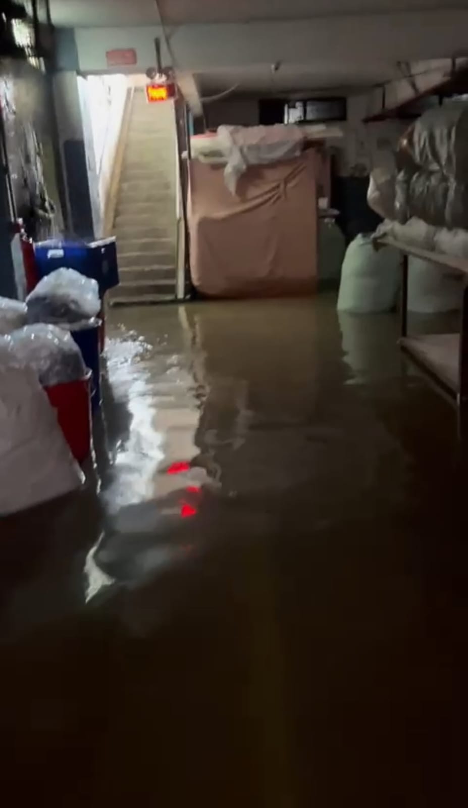 दस साल से उद्यमियों की यही है कहानी: बारिश के मौसम में फैक्‍ट्री के अंदर पहुंच रहा पानी