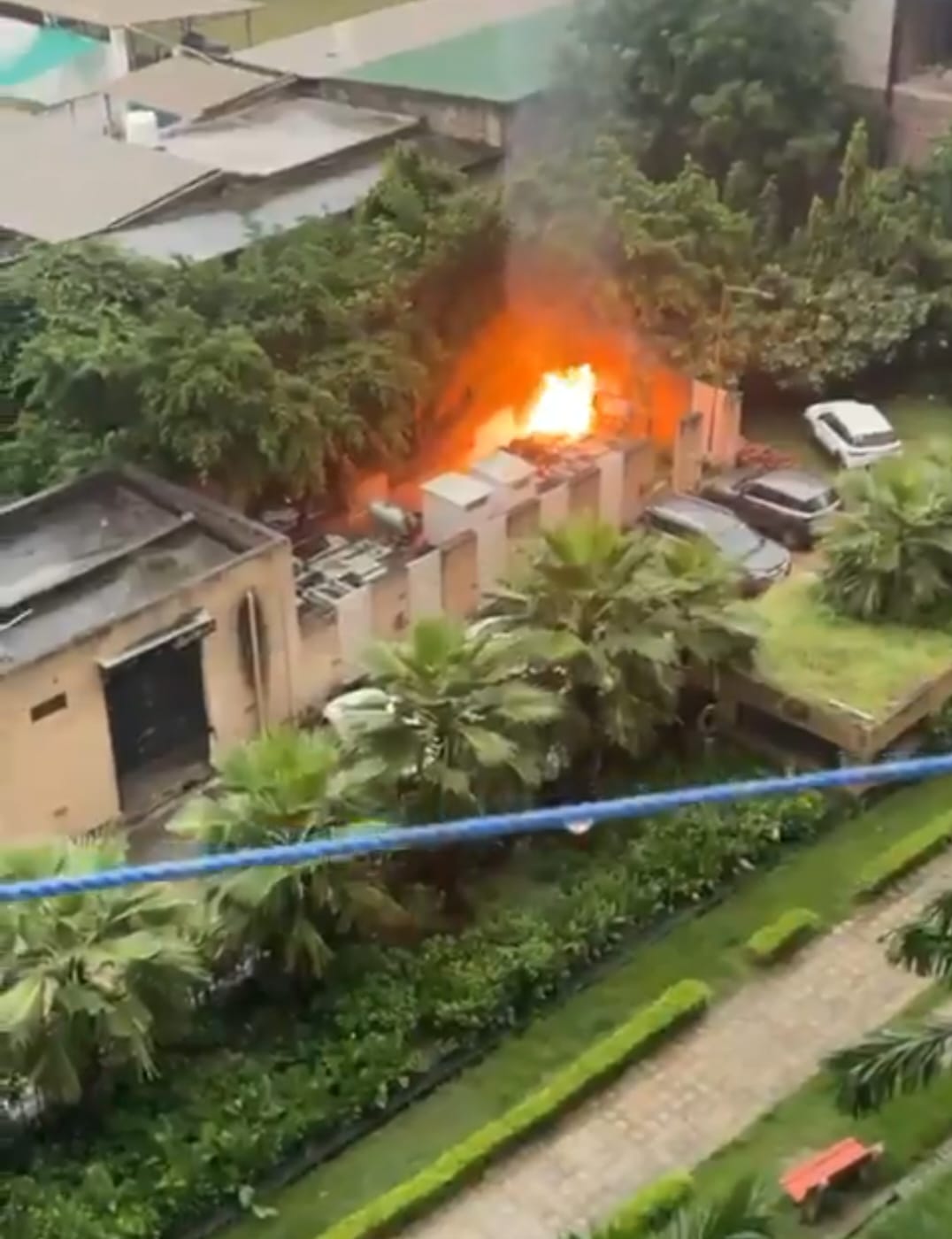 सोसायटी में हो सकती थी बड़ी घटना: लोगों की सूझबूझ से टली घटना