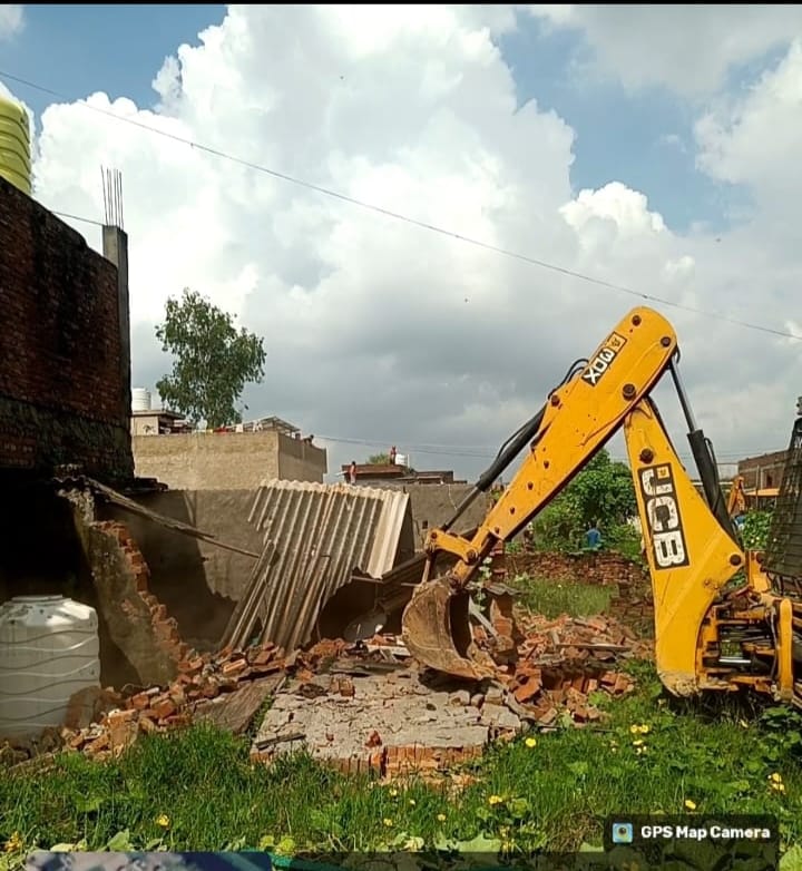 बिसरख गांव में नहीं थम रहा लोगों की जेब पर डाका डालने का खेल: अवैध कॉलोनी काटकर गरीब लोगों को लगाते हैं चूना