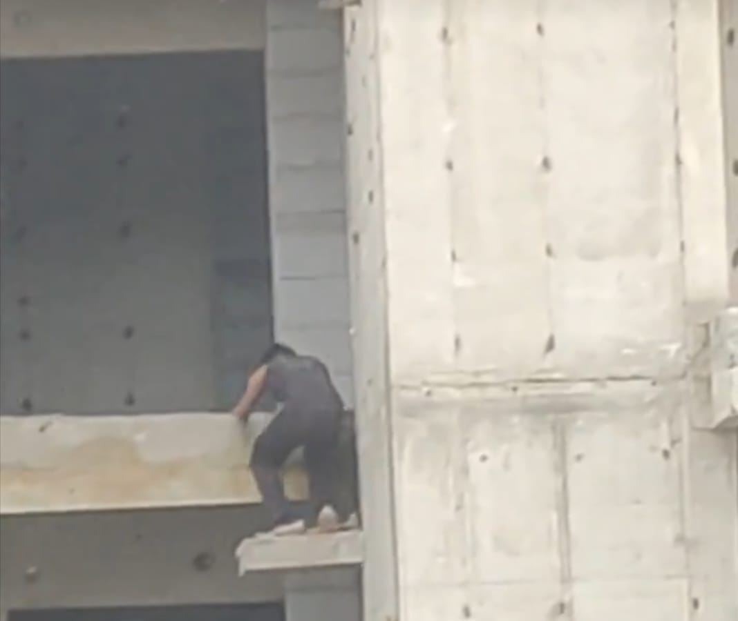 लगातार होने वाली मौत के बाद भी नहीं ले रहे हैं सबक:न तो बिल्‍डर और न ही मजदूरों को है जान की फिक्र