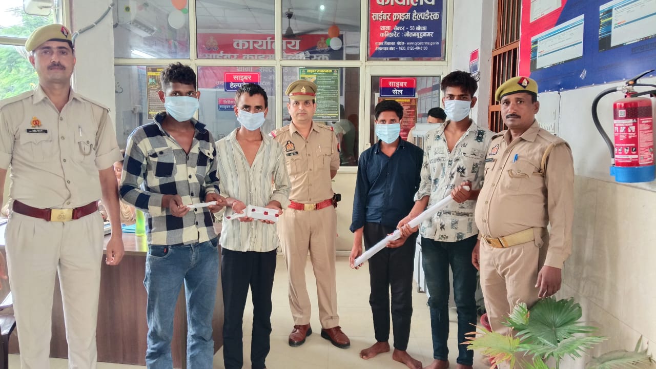 चार मोबाइल स्नैचर दबोचे गए, लूट का मोबाइल व अवैध हथियार बरामद