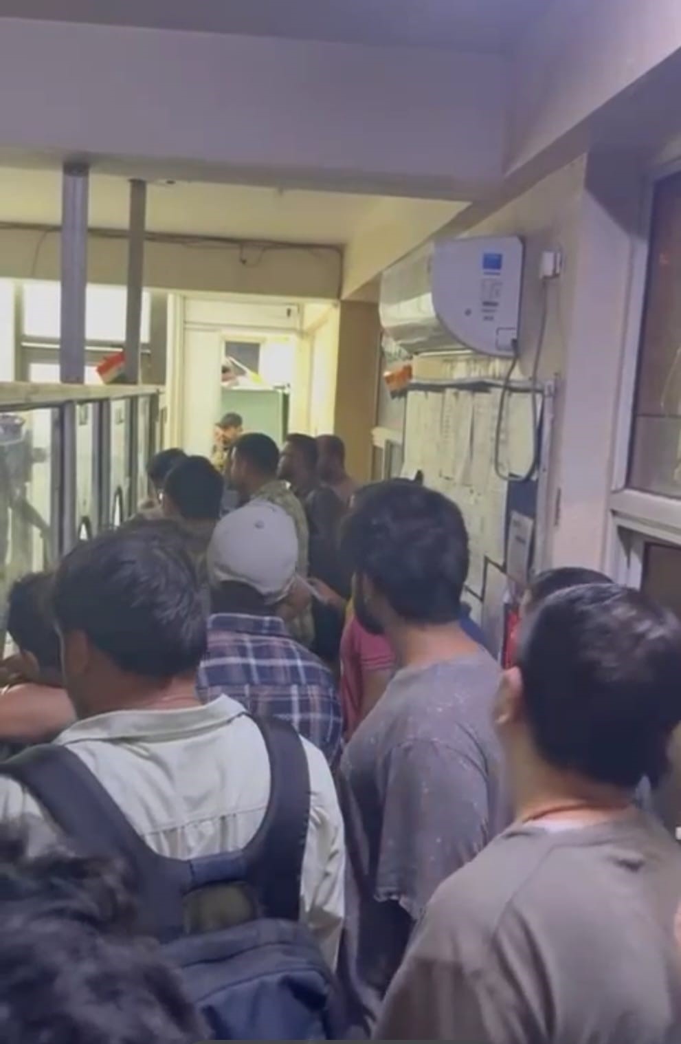 टोटल ब्‍लैक आउट और रात में लोग तलाशने लगे टार्च और मोमबत्‍ती: पांच घंटे तक सुपरटेक इकोविलेज वन के लोगों ने झेली परेशानी