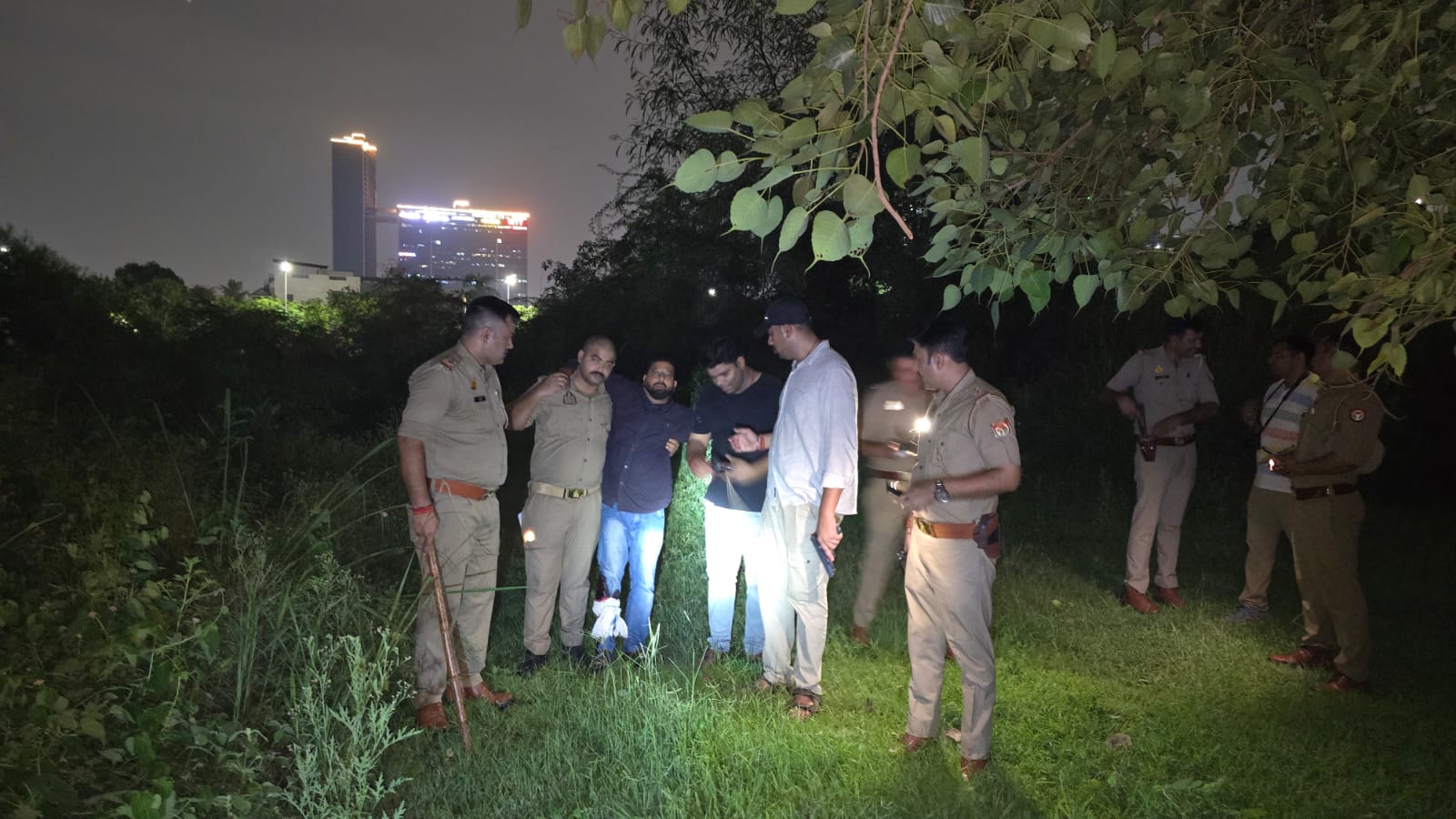 पुलिस मुठभेड़ में DLF MALL के पास से कुख्यात लुटेरा हरिश्चन्द्र उर्फ़ हरिया गिरफ्तार, लंबा है अपराधी का  इतिहास