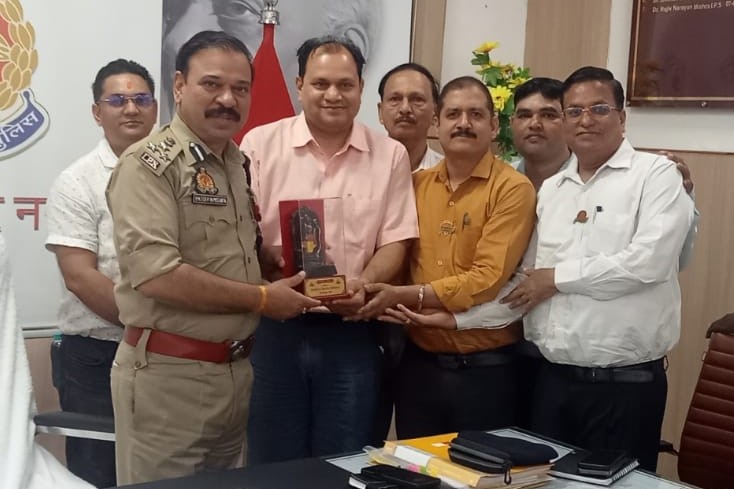 भयमुक्त एवं सुरक्षित वातावरण मिलने पर उद्यमियों ने जताया पुलिस का आभार: एडिशनल कमिश्नर राजीव नारायण मिश्रा से की मुलाकात