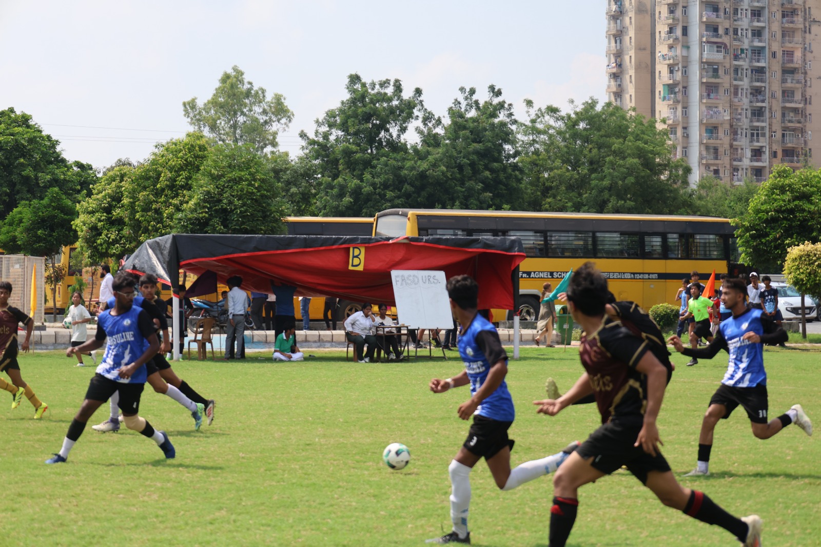 फ़ादर बेंटो फुटबॉल चैम्पियंस कप में हुए रोमांचक मुकाबले: कांटे के मुकाबले में फादर एग्‍नेल स्‍कूल ने दर्ज की जीत