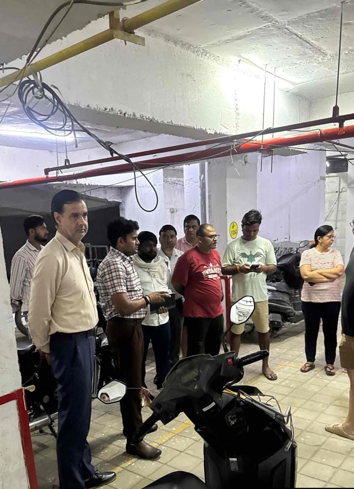 बरती जा रही घोर लापरवाही दो सोसायटी पर पड़ी भारी: प्राधिकरण की टीम ने लगाया 40 हजार रुपए का जुर्माना