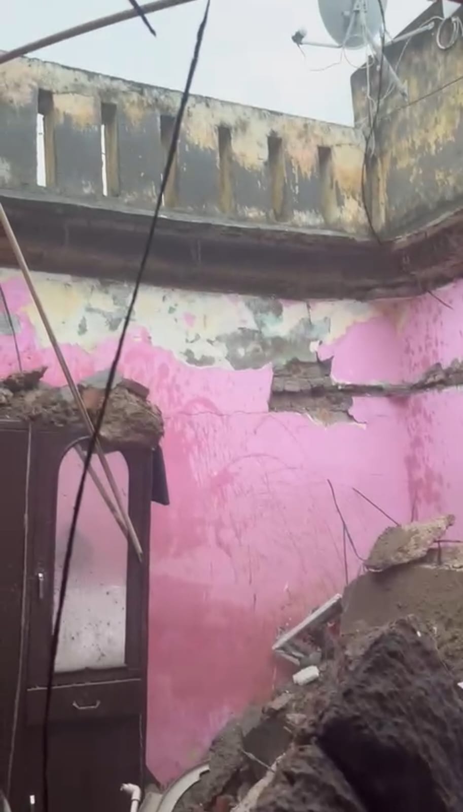 नोएडा में दिन निकलते ही हो गया बड़ा हादसा: पूरा परिवार समा जाता मौत की आगोश में