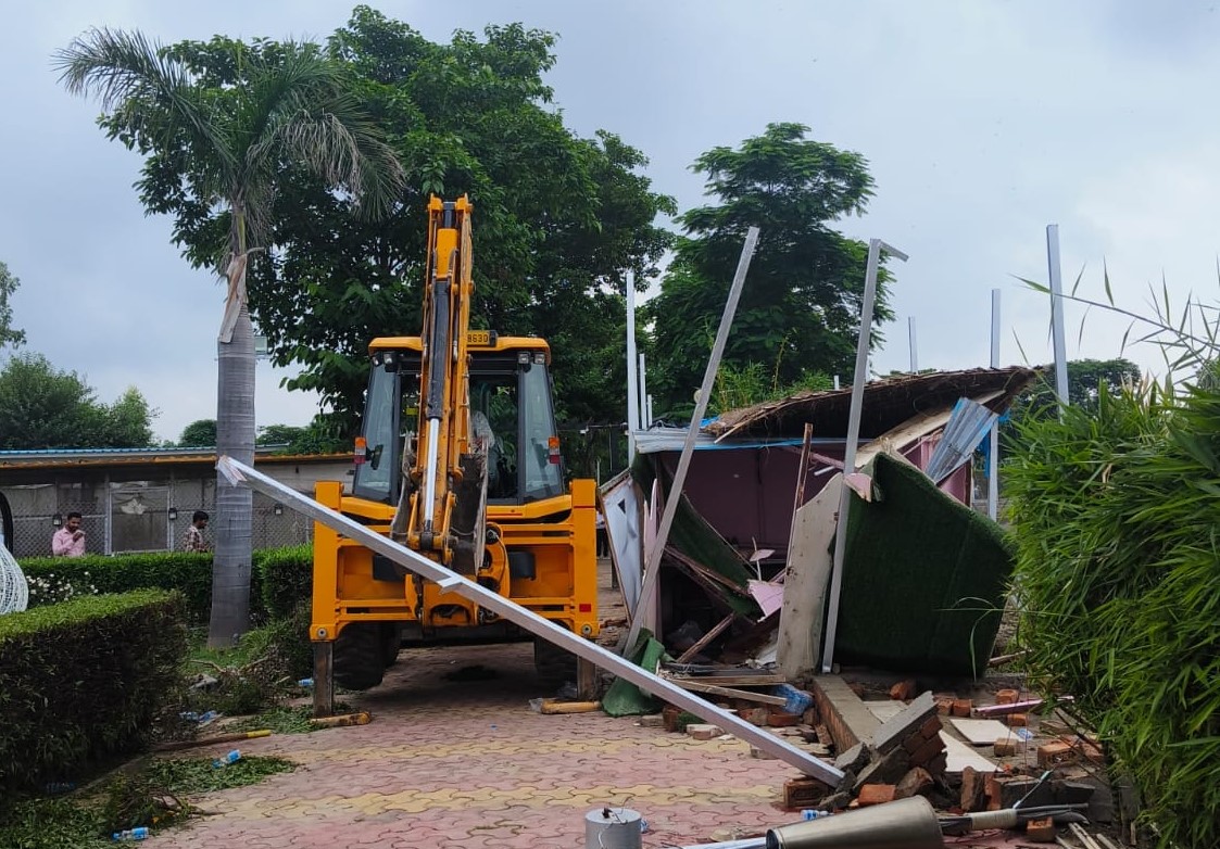 नोएडा प्राधिकरण का बड़ा एक्शन: यमुना डूब क्षेत्र में बने 40 से अधिक अवैध फार्म हाउस ध्वस्त