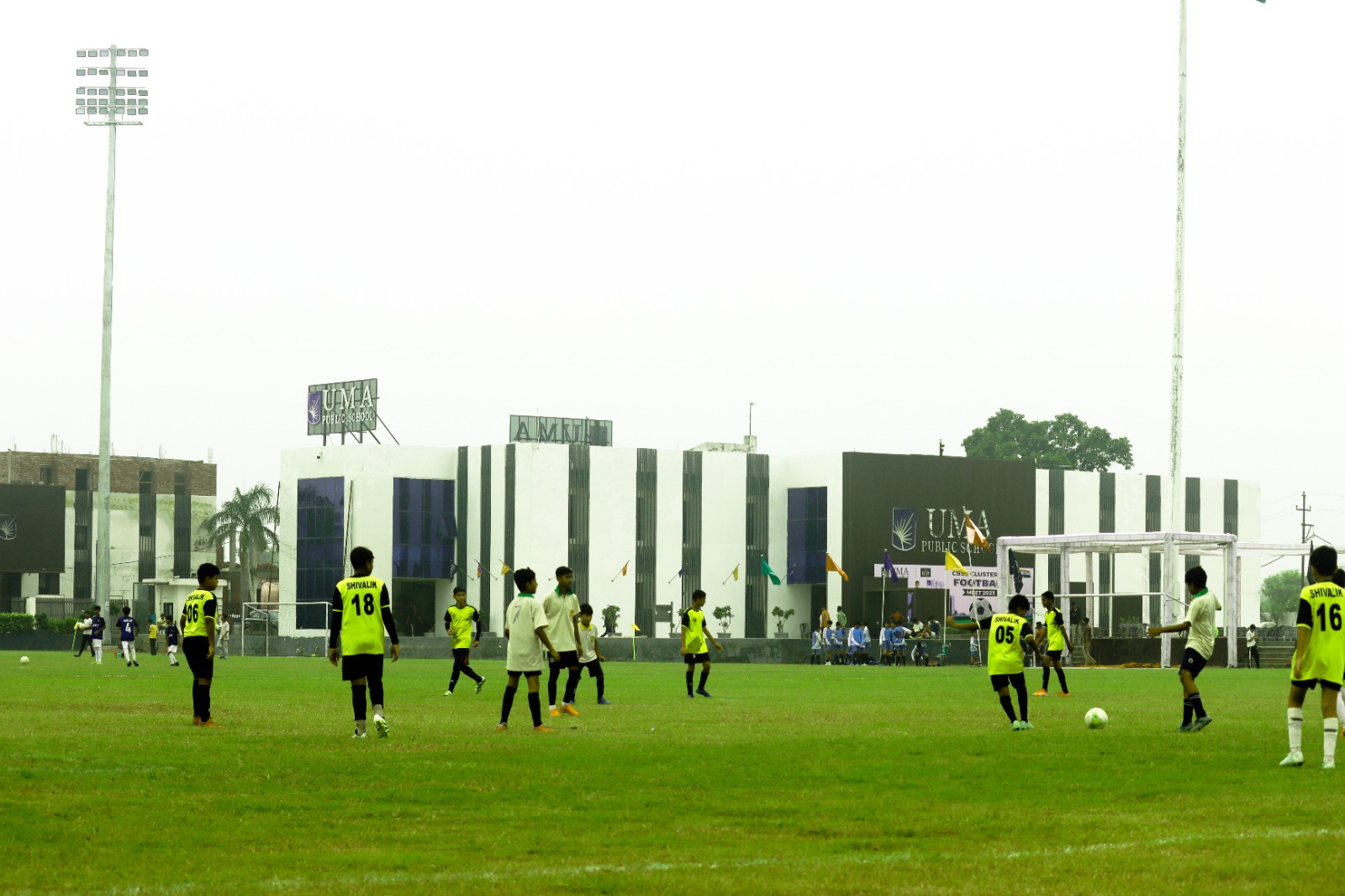 जीत के साथ क्‍वाटर फाइनल में पहुंची टीमें: उमा पब्लिक स्कूल ने आरपी पब्लिक स्कूल को दी करारी शिकस्‍त